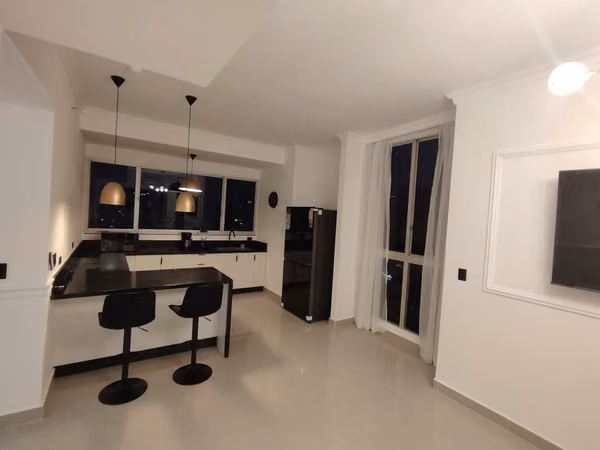 Modern and fully furnished apartment in a prime central location.