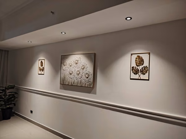 Modern and fully furnished apartment in a prime central location.