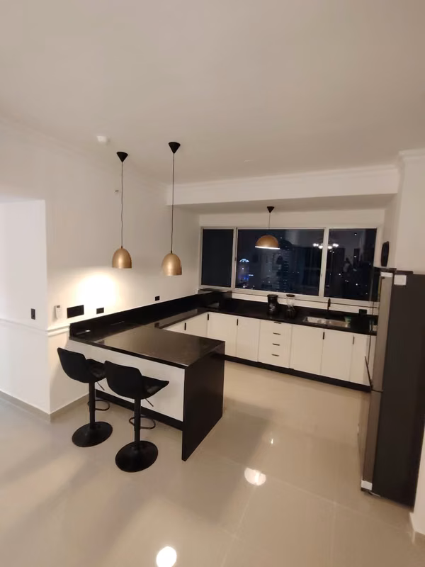 Modern and fully furnished apartment in a prime central location.