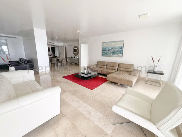 Apartment for rent on Avenida Balboa AK