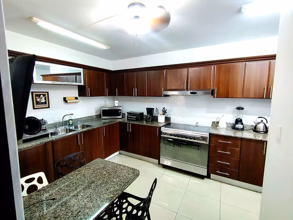 Full Amoblado apartment in Obarrio - 124; 190m ² - 124; 3 rooms with bathroom
