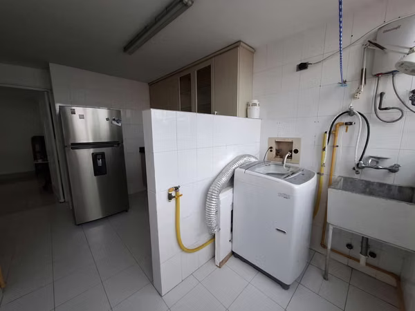 Rental apto. furnished El Crajo, Close to. Metro V. Argentina.