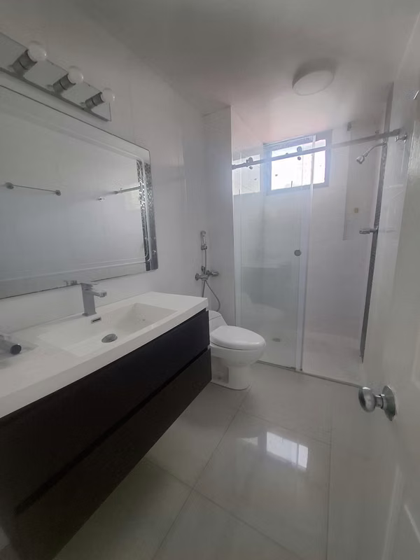 Rental apto. furnished El Crajo, Close to. Metro V. Argentina.