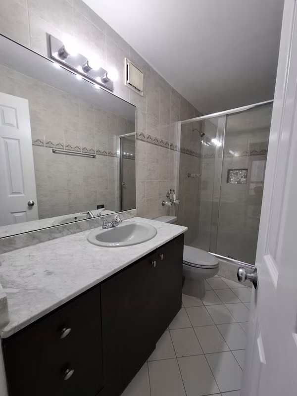 Rental apto. furnished El Crajo, Close to. Metro V. Argentina.