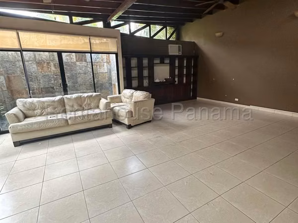 House for sale in Altos del Golf ANL