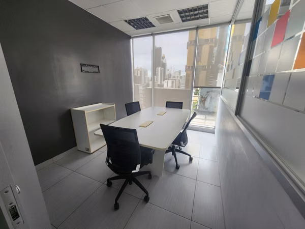 Office in Obarrio Amoblada!
