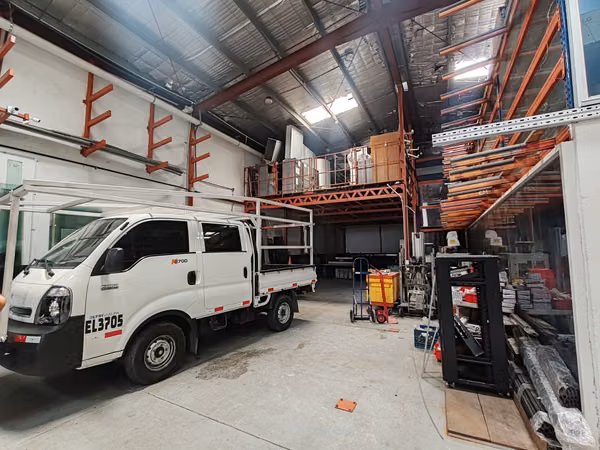 Bodega Parque Lefevre Venta