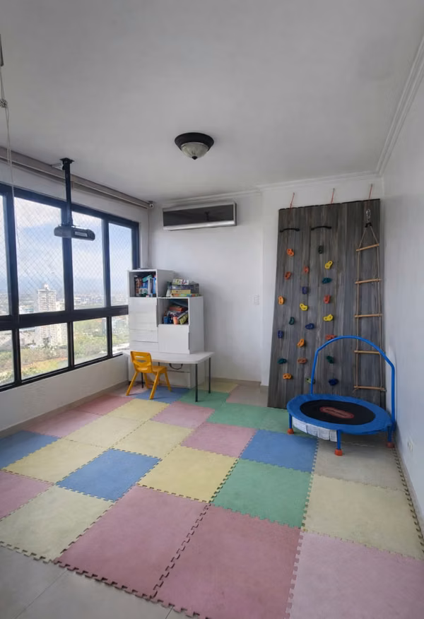 SELL BEAUTIFUL APARTMENT REMODELED ON EAST COAST!