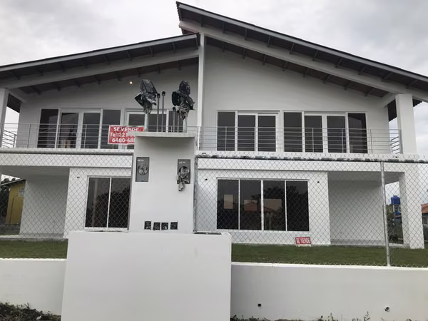2 Duplex in sales in New Gorgona