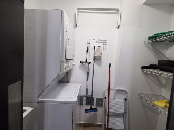 Fully Furnished Apartment on Avenida Balboa