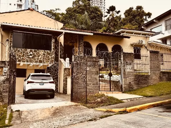 vendo casa comercial en la cresta OF 26-5782