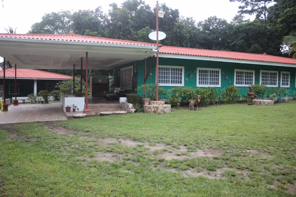 GORGONA CASA FINCA EN ALQUILER