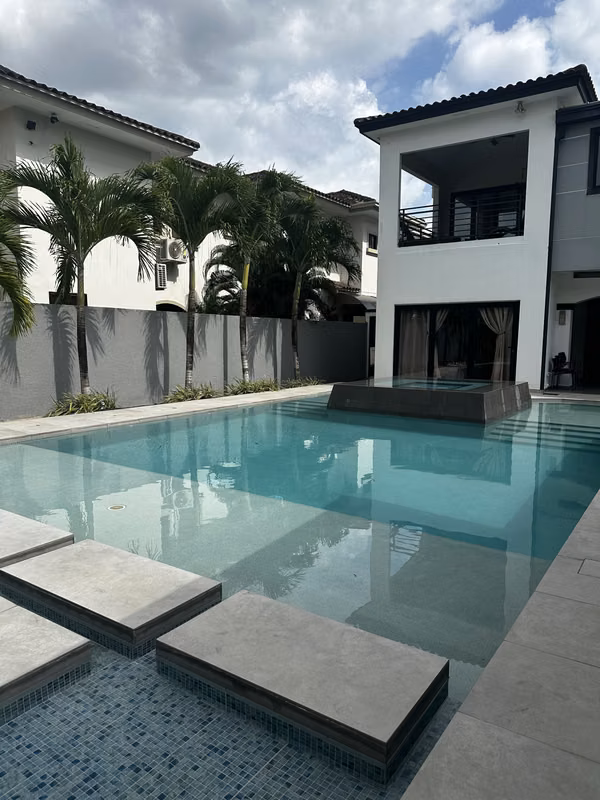 Sale House in Costa del Este - SP