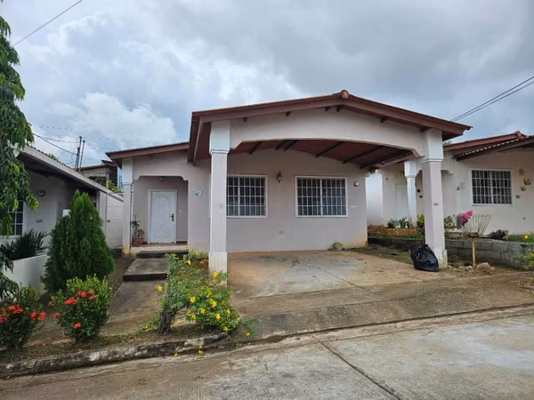 Alquiler de casa en brisas del golf arraijan