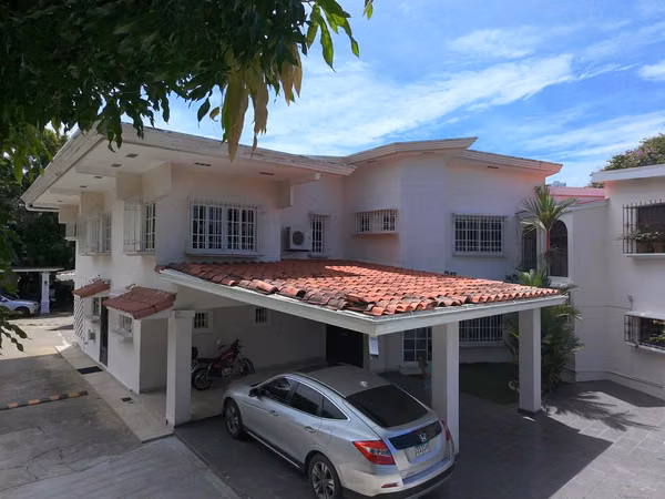 Sale of House in Altos del Golf - Private Complex - 4 Recamares - 7 Autos