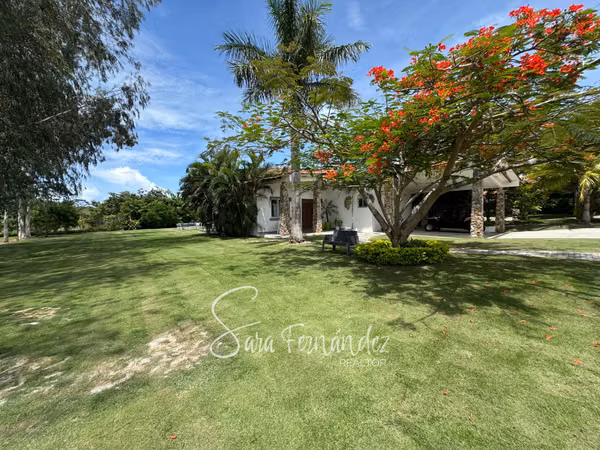 BEACH HOUSE FOR SALE IN BOAT TIP