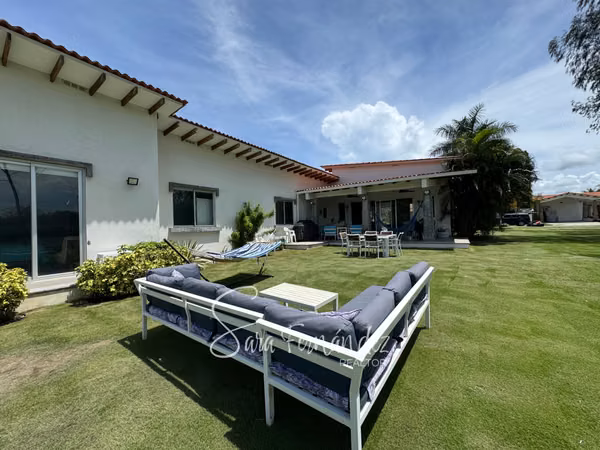 BEACH HOUSE FOR SALE IN BOAT TIP
