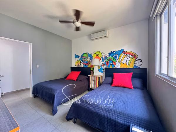 BEACH HOUSE FOR SALE IN BOAT TIP