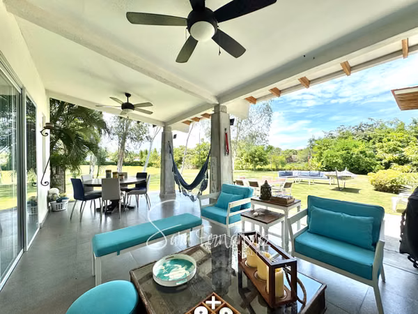 BEACH HOUSE FOR SALE IN BOAT TIP