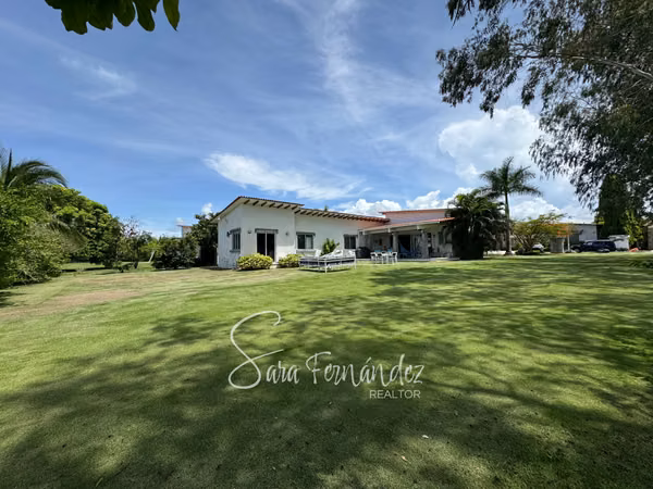 BEACH HOUSE FOR SALE IN BOAT TIP