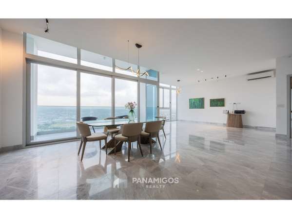 Apartamento de lujo en venta en PH The Ivy en Santa María