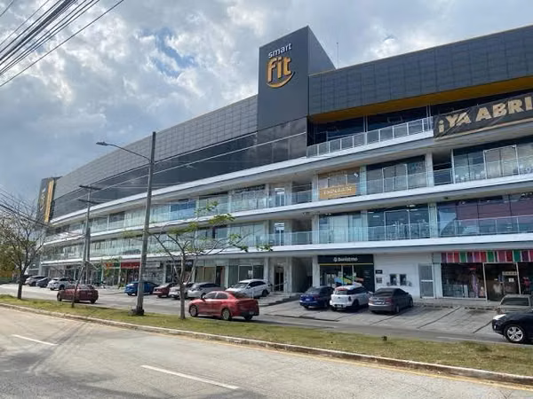 PLAZA VERSALLES ALQUILO 241 M2 $5,500 (ANTIGUO LOCAL DE SCOTIA BANK)