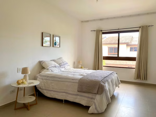 I sell house in Golf Gardens, Golf Brisas with white line