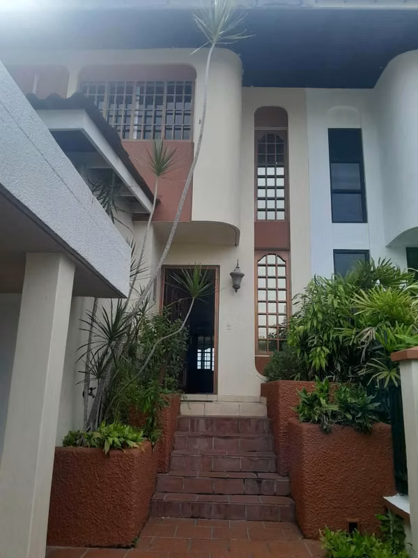 El Avance, Sale of beautiful house duplex exclusive area