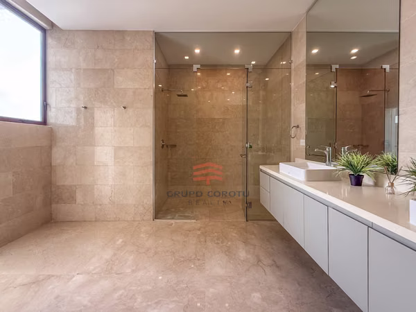 APARTMENT FOR RENT OCEAN REEF 350 SQM