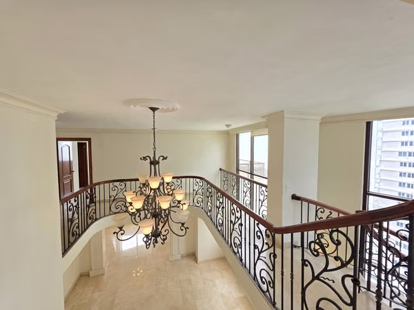 FOR RENT: 3-Level Penthouse – PH Courtyard View – Punta Pacífica (GS)