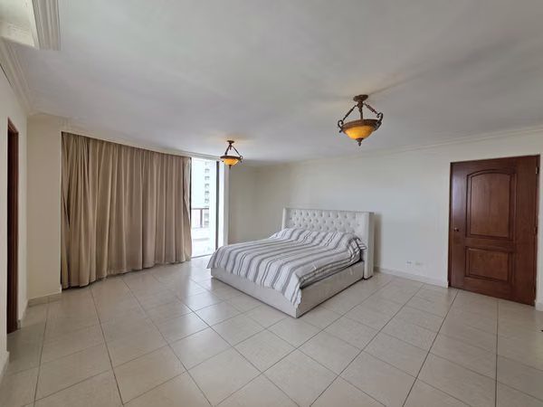 FOR RENT: 3-Level Penthouse – PH Courtyard View – Punta Pacífica (GS)
