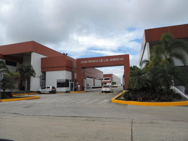 LGU-Venta de bodega en Pacora, Zona Franca de Las Américas.