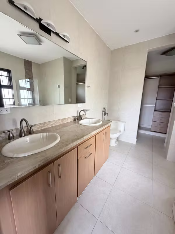 FOR RENT BEAUTIFUL SINGLE FAMILY HOUSE AT EMBASSY CLUB