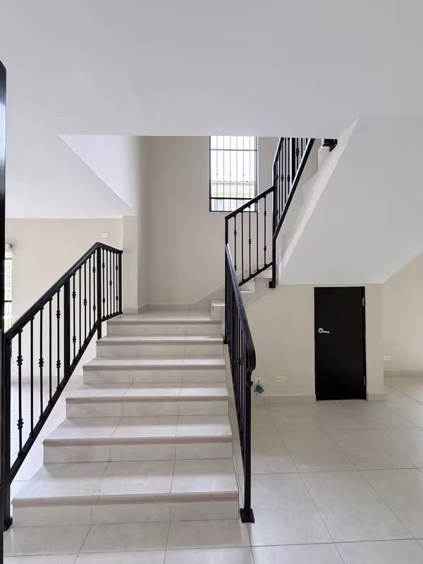 FOR RENT BEAUTIFUL SINGLE FAMILY HOUSE AT EMBASSY CLUB