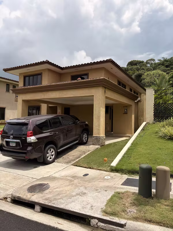 FOR RENT BEAUTIFUL SINGLE FAMILY HOUSE AT EMBASSY CLUB