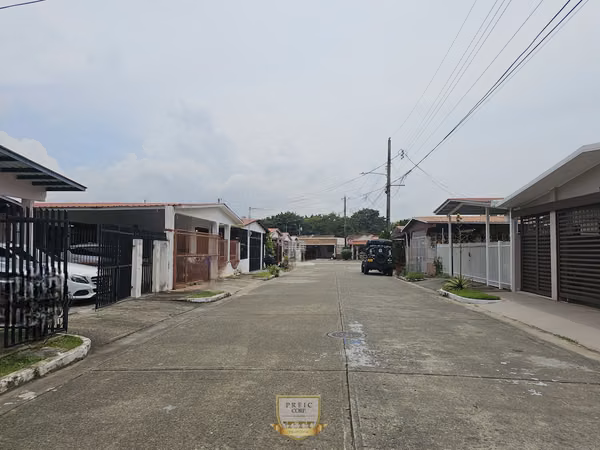 Remodeled House for Rent in Chanis, Parque Lefevre, La Fontana.