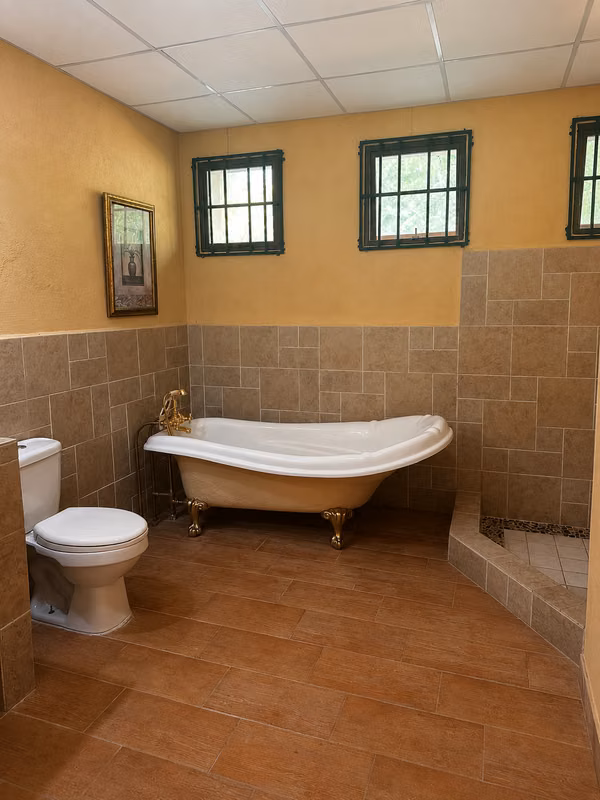 COUNTRY ESTATE HOUSE FOR SALE
