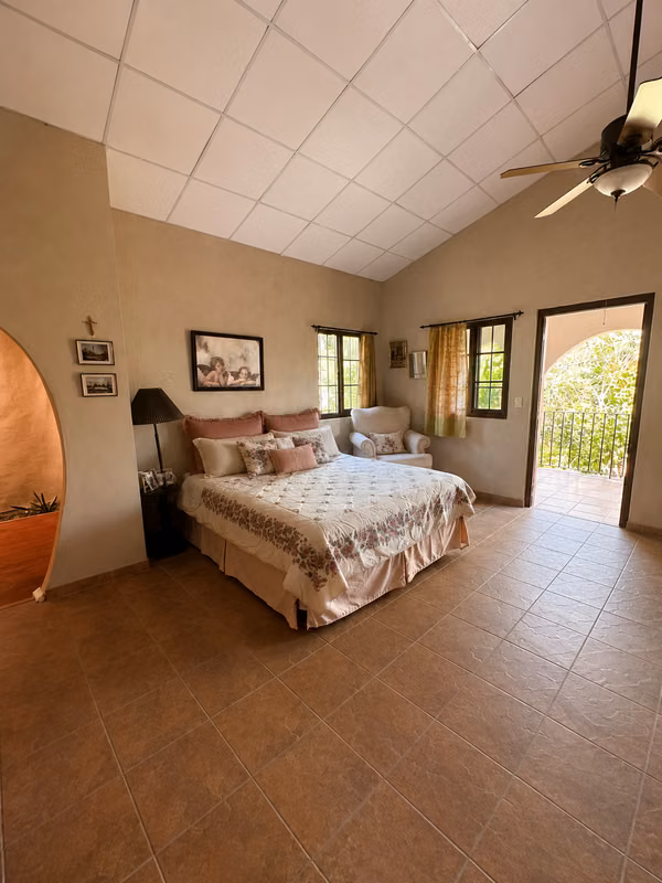 COUNTRY ESTATE HOUSE FOR SALE