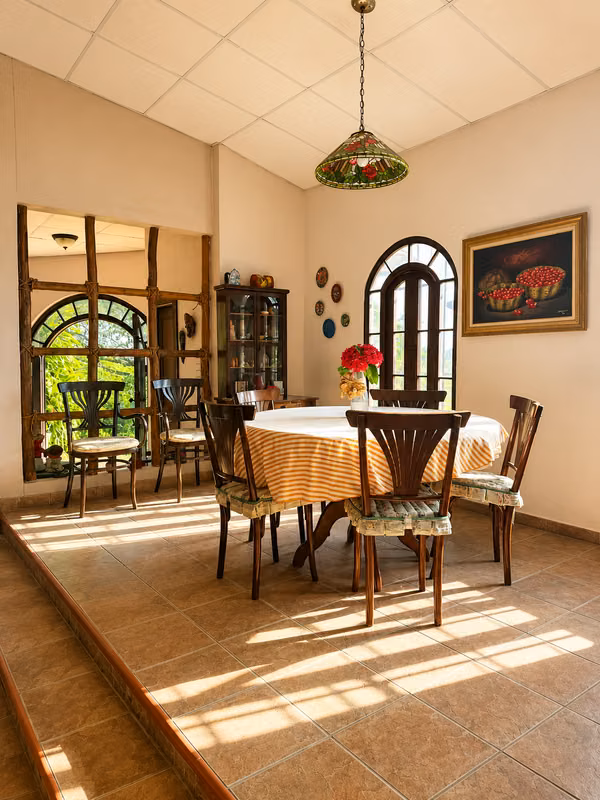 COUNTRY ESTATE HOUSE FOR SALE