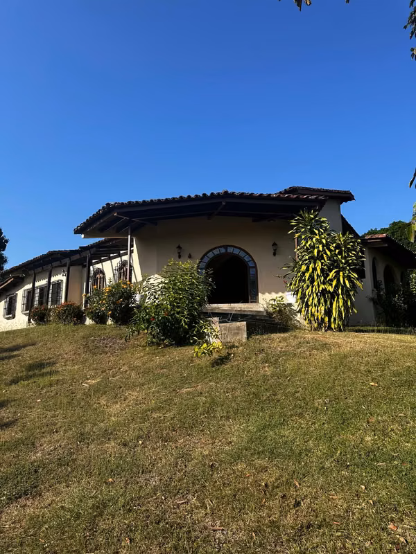 COUNTRY ESTATE HOUSE FOR SALE