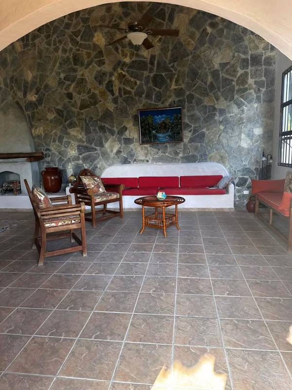 COUNTRY ESTATE HOUSE FOR SALE