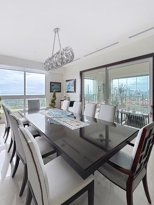 Residencia Exclusiva en Venta en Santa María