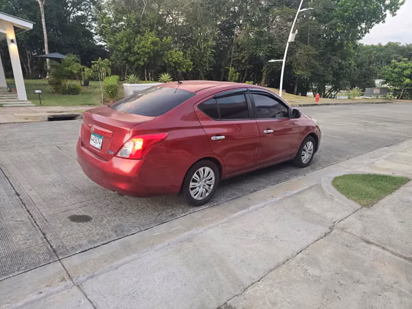Vendo Nissan Versa automático