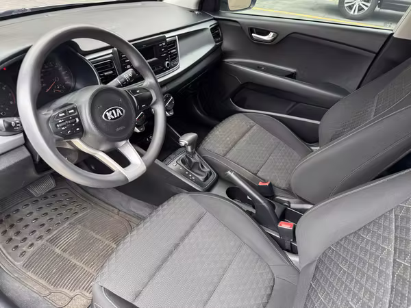 Kia Rio 2019 · Automático · Gasolina · Plateado · 30,000 km · $9,500