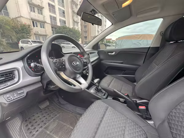 Kia Rio 2019 · Automático · Gasolina · Plateado · 30,000 km · $9,500