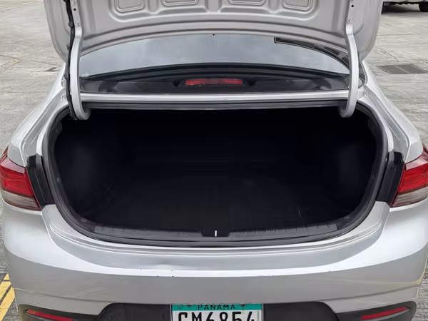 Kia Rio 2019 · Automático · Gasolina · Plateado · 30,000 km · $9,500