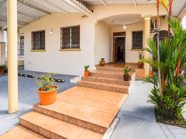 HOUSE FOR SALE IN BRISAS DEL GOLF