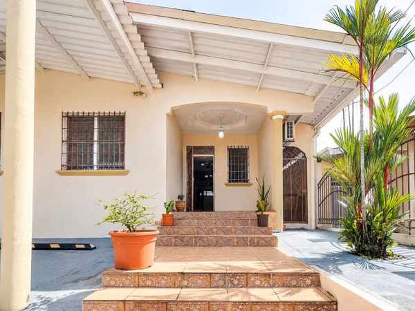 HOUSE FOR SALE IN BRISAS DEL GOLF