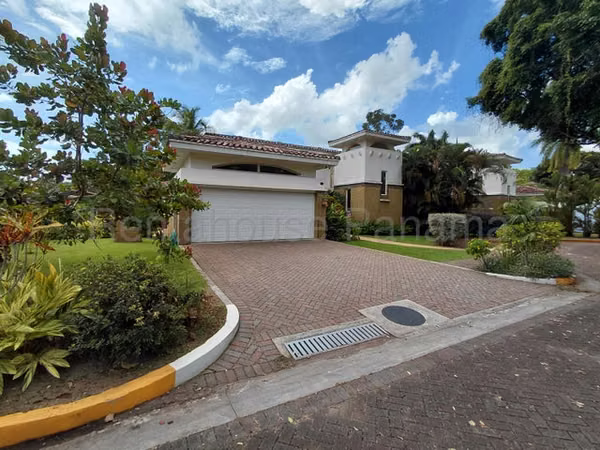 EXCLUSIVE HOUSE SOLD IN TCAN COUNTRY CLUB CDY 26-5187