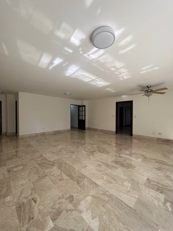 Apartamento de 188 m² en Venta en Obarrio | 3 Recámaras | USD 290,000